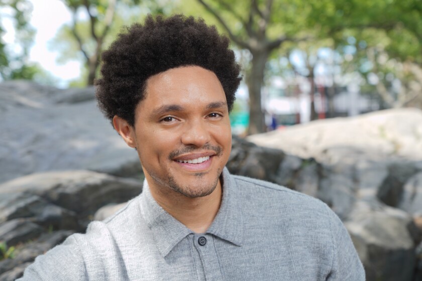 9 JUIN 2021— Trevor Noah est photographié dans le parc DeWitt Clinton dans le quartier de Hell's Kitchen à New York.