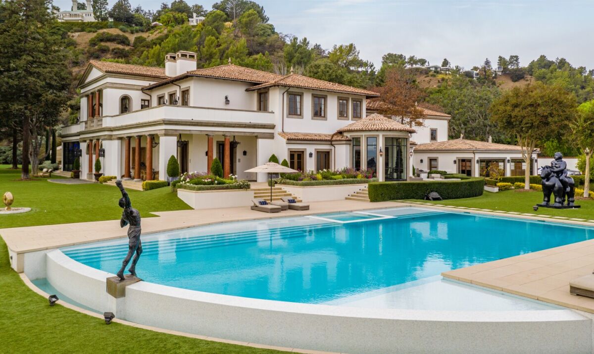 Adele's new home has a pool overlooked by a Rocky Balboa statue.