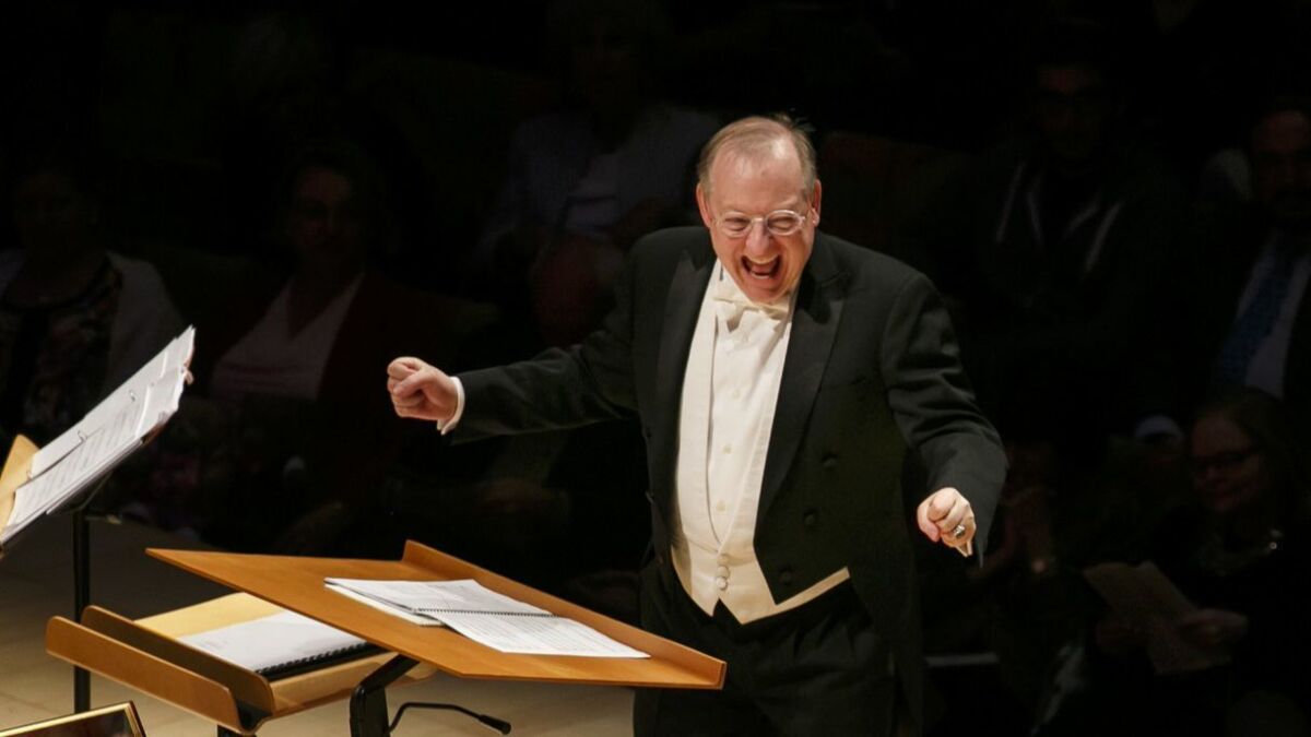 Nicholas McGegan conducting Philharmonia Baroque Orchestra at Walt Disney Concert Hall in 2016.