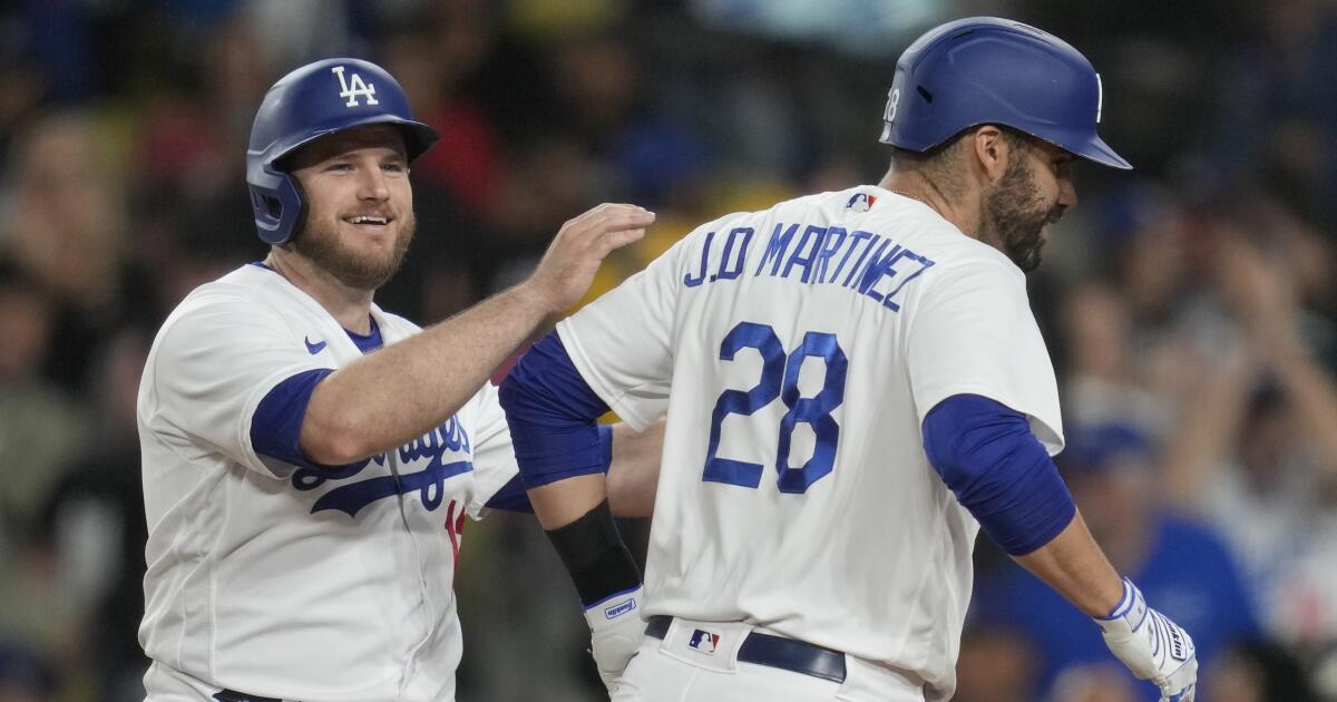 J.D. Martinez homers as Dodgers beat Nationals