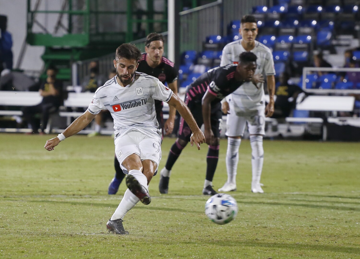 Diego Rossi continues outburst, leads LAFC to win over Sounders