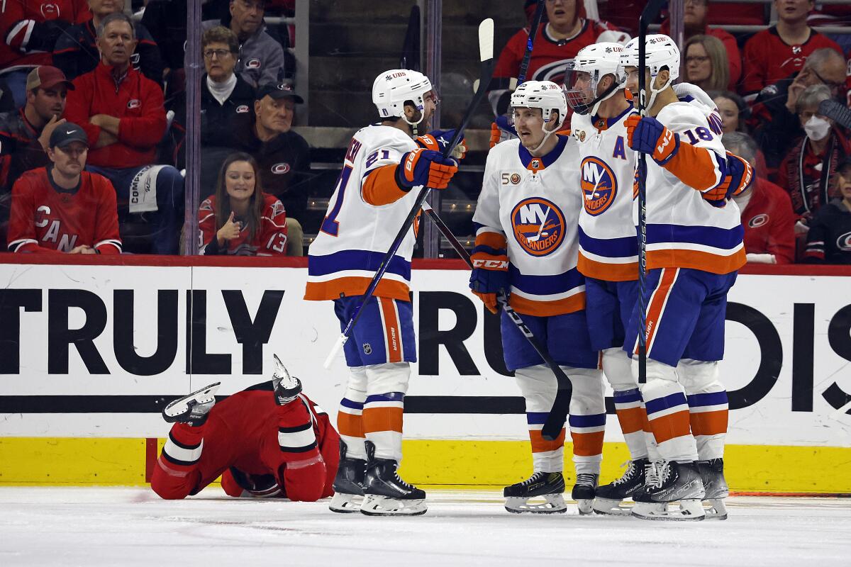 Sunday's NHL playoffs: Hurricanes storm back, top Islanders