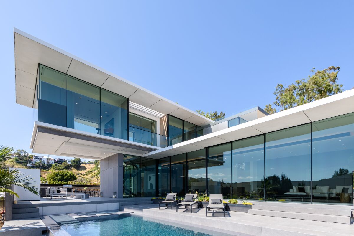 After buying in Malibu, basketball player Chandler Parsons has scooped up a contemporary-style showplace above the Sunset Strip.