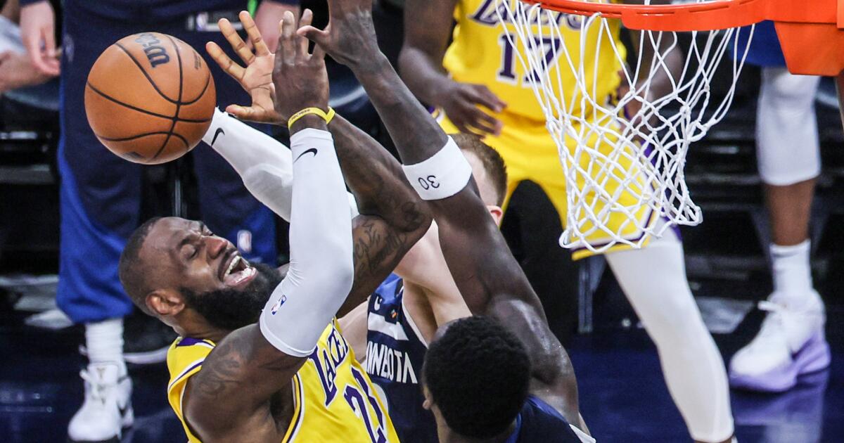 NBA季后赛:勒布朗·詹姆斯(LeBron James)在湖人3场比赛中创造历史 NBA季后赛:勒布朗·詹姆斯(LeBron James)在湖人3场比赛中创造历史