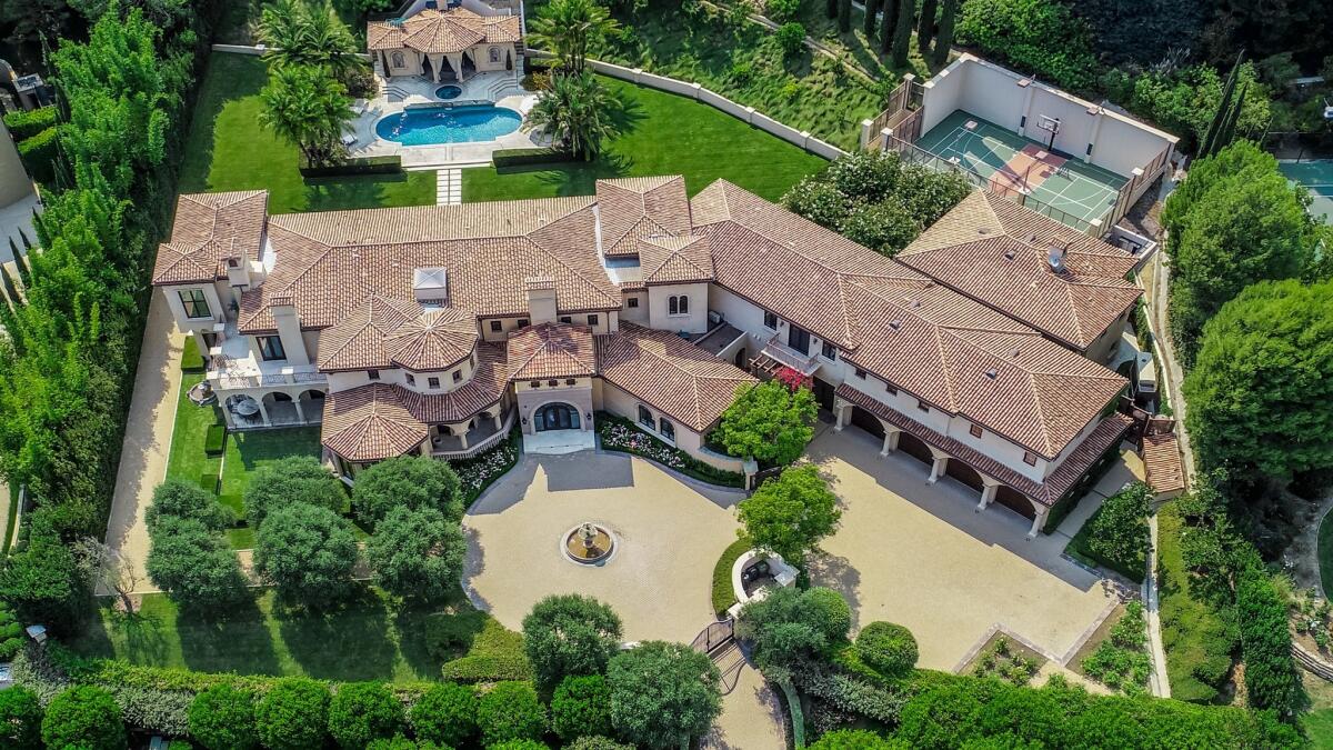 Sofia Vergara and Joe Manganiello drop $40 million on baseball legend Barry  Bonds' LA mega-mansion 