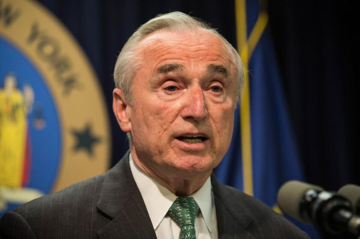 New York Police Commissioner William J. Bratton will make good on his bet with Los Angeles Police Chief Charlie Beck after the Kings defeat the New York Rangers.