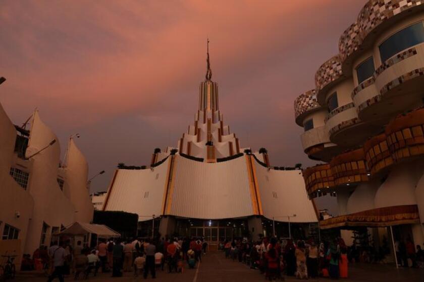 El templo insignia de La Luz del Mundo en Guadalajara es el centro de una iglesia con alcance global. (Gary Coronado / Los Angeles Times)