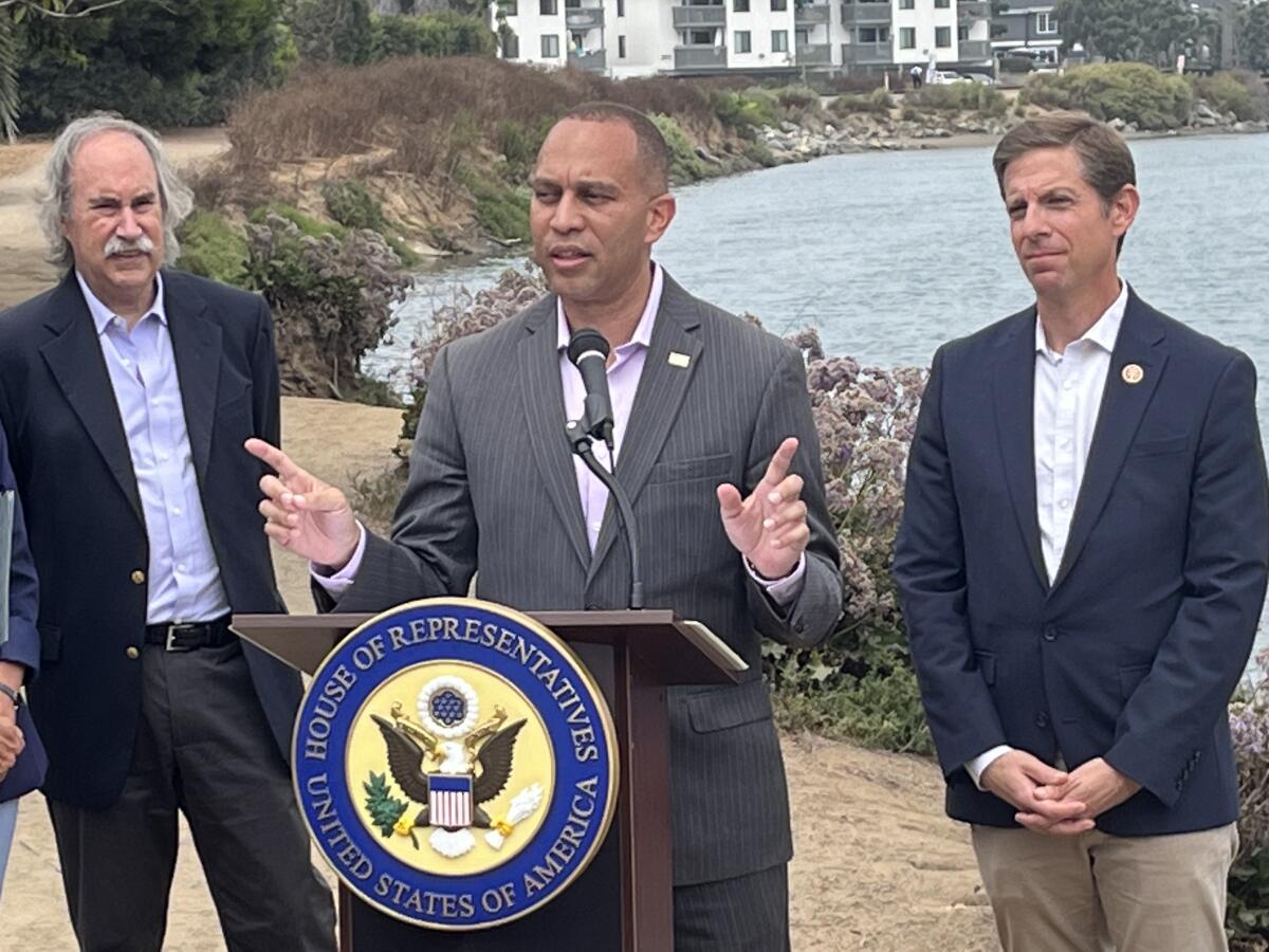 (From left) Del Mar City Councilmember Dave Druker, House Minority Leader Hakeem Jeffries and U.S. Rep. Mike Levin.