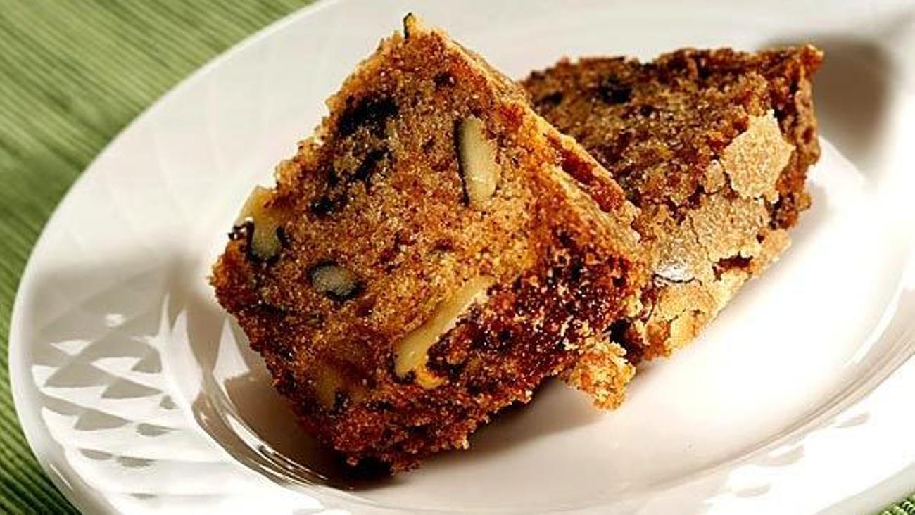 Zucchini tea cake