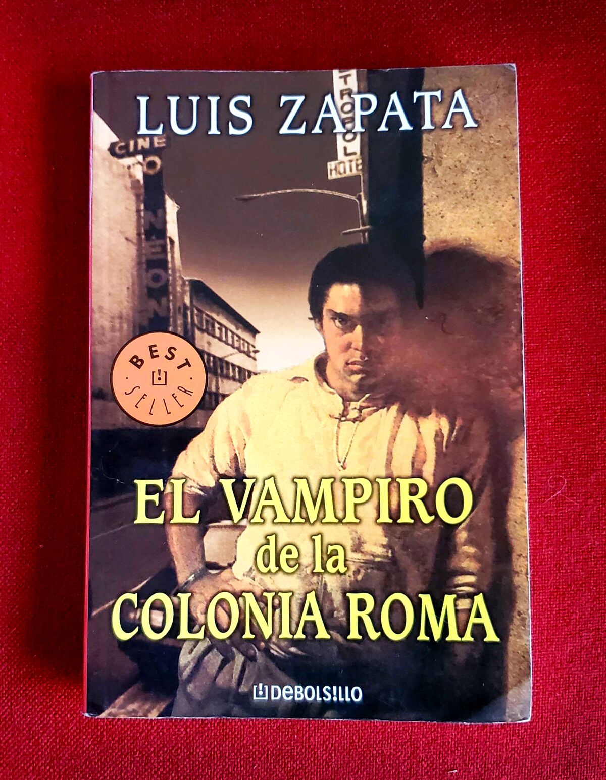 A 2004 Debolsillo edition of Luis Zapata's novel, "El vampiro de la colonia Roma."