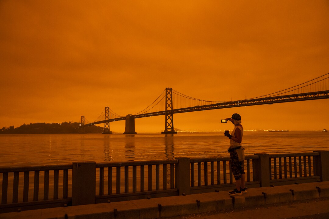 Photos Orange Skies Snowing Ash From Bay Area Fire Smoke Los Angeles Times