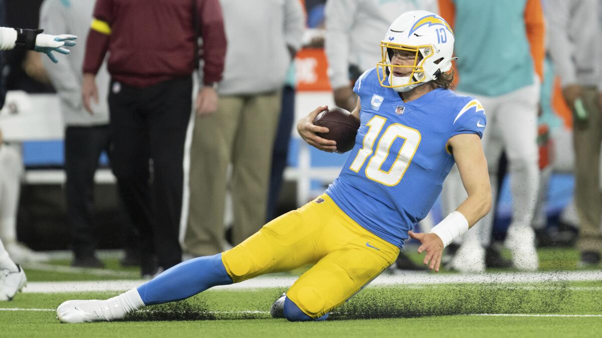 Justin Herbert's dart sets up game-winning field goal as Chargers top Titans