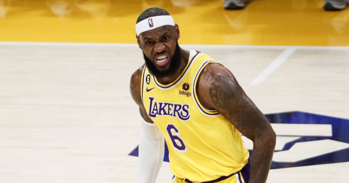 La star des Lakers LeBron James discutable pour le match de lundi soir