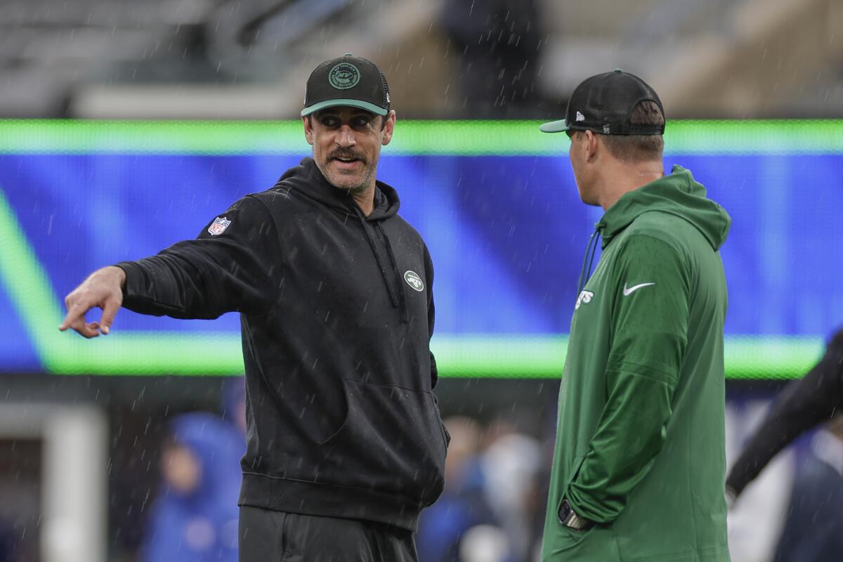 Jets' Aaron Rodgers 'looks normal' to coach during practice in comeback  attempt