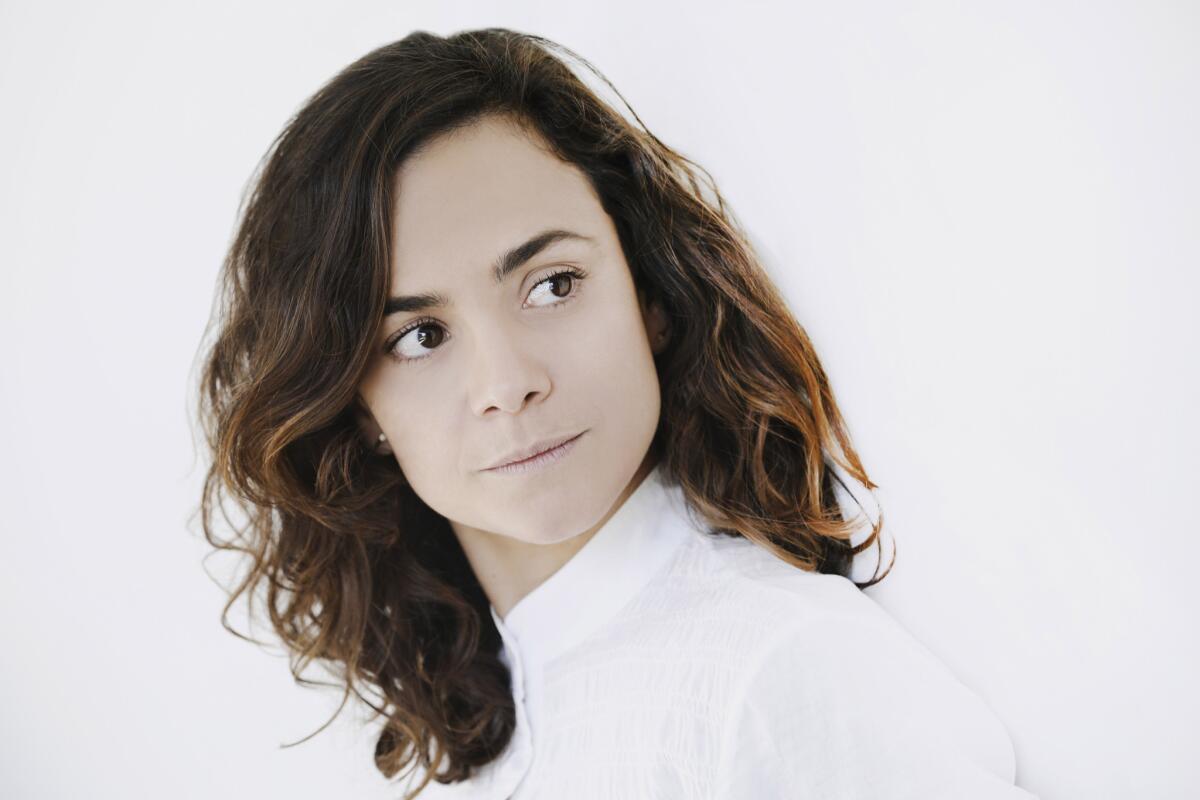 Alice Braga will star in the USA series "Queen of the South."