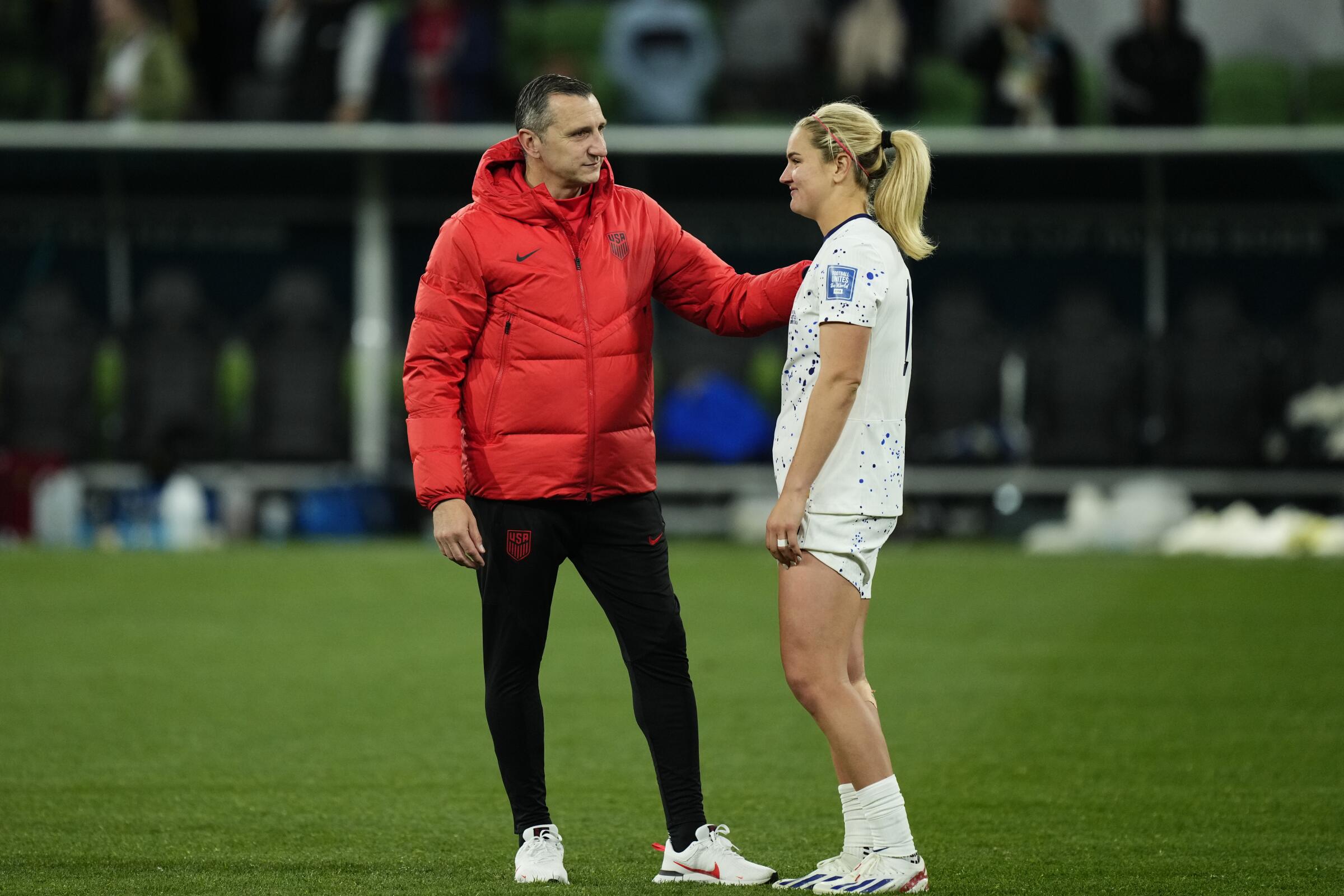 U.S. women's national team coach Vlatko Andonovski talks to Lindsey Horan after the team's World Cup loss.