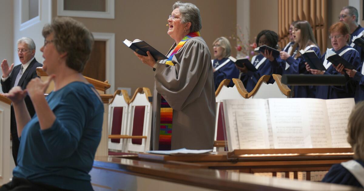 Southern Baptists finalize ouster of O.C.'s Saddleback Church - Los Angeles Times