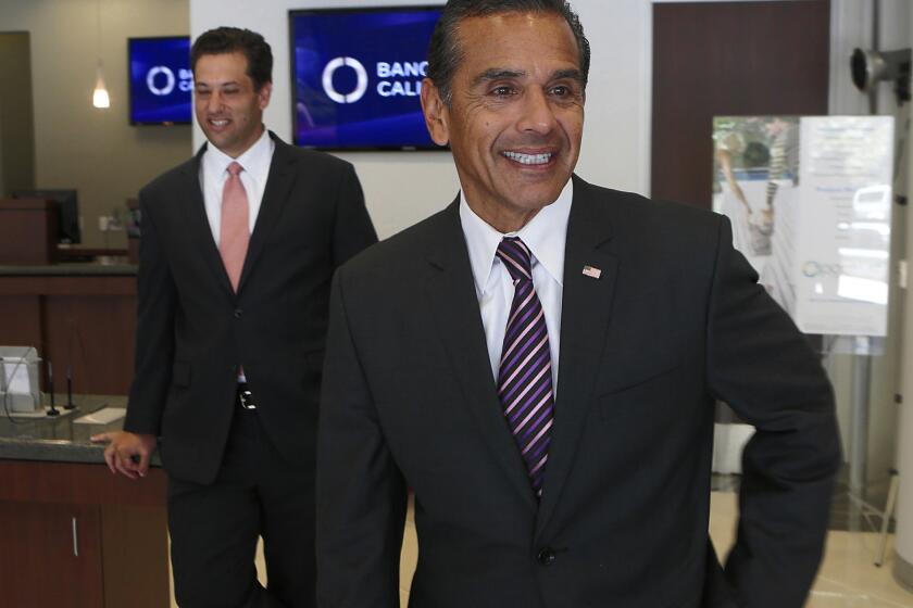 After signing on to be a senior advisor with Banc of California, Antonio Villaraigosa tours a Pac Trust branch with Banc of California Chief Executive Steven Sugarman on July 16, 2013.