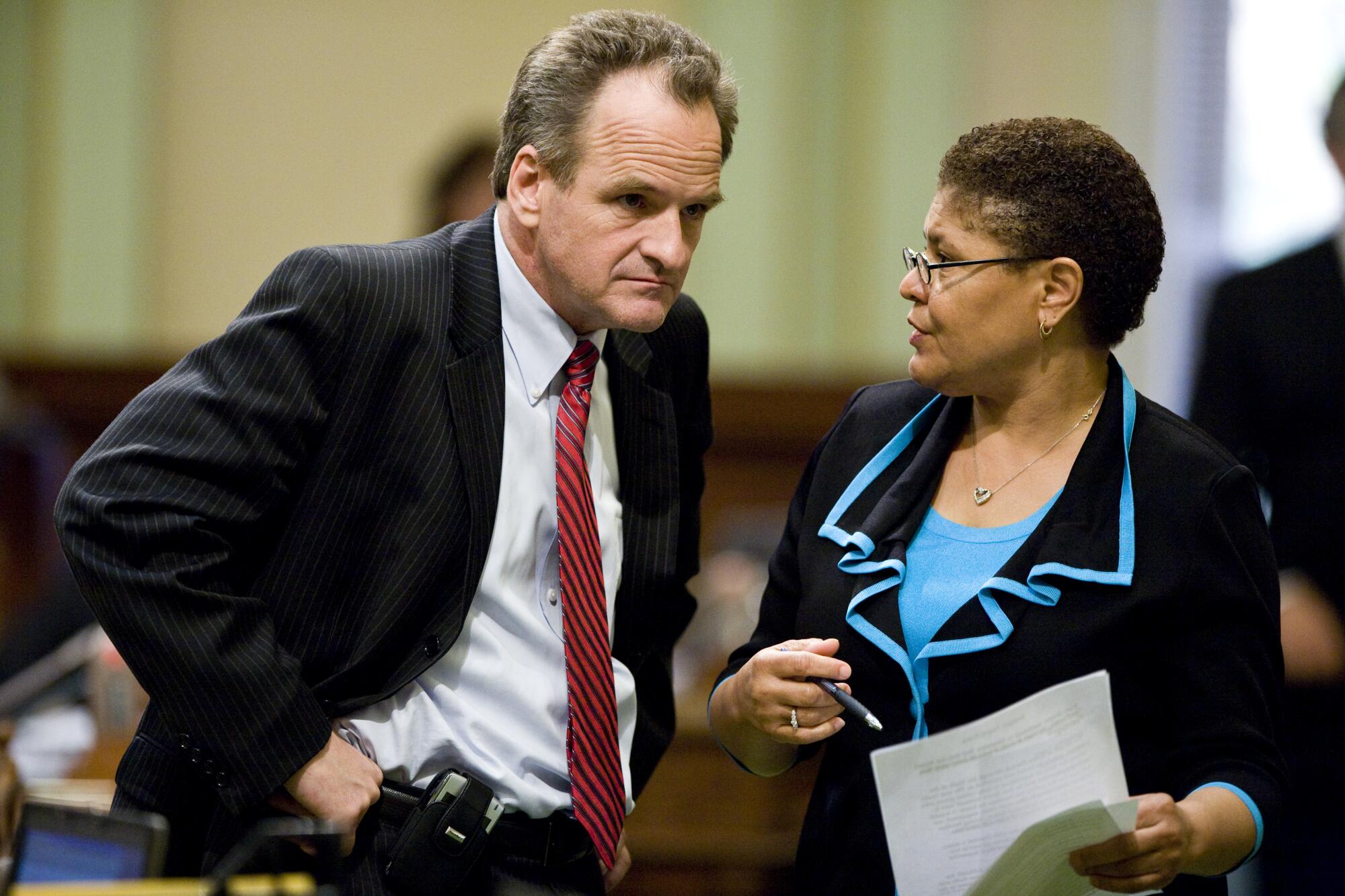 California State Assembly Republican leader Sam Blakeslee and Speaker Karen Bass in 2009.
