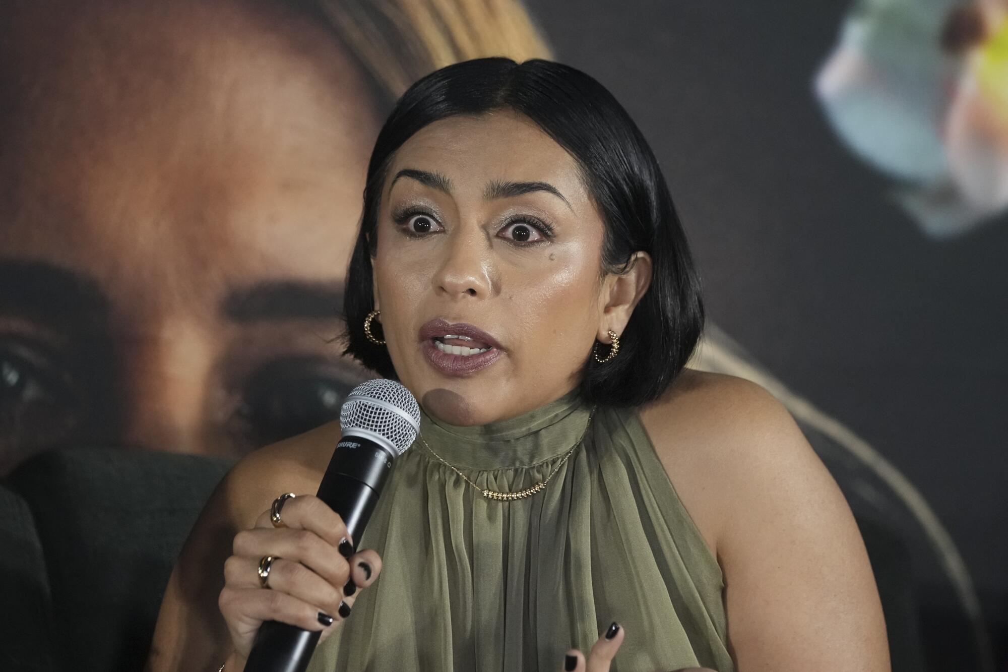 La actriz Adriana Paz da una conferencia de prensa para promocionar la película "Emilia Pérez"