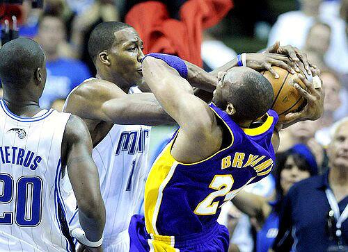 Kobe Bryant, Dwight Howard foul