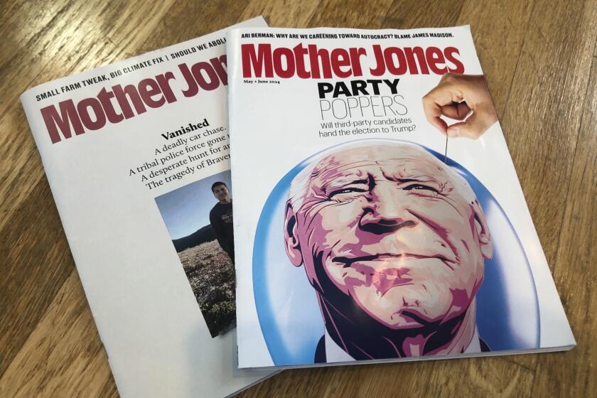 Se muestran copias de la revista Mother Jones en una foto tomada el miércoles 26 de junio de 2024 en Providence, Rhode Island. (Foto AP/Matt O'Brien)