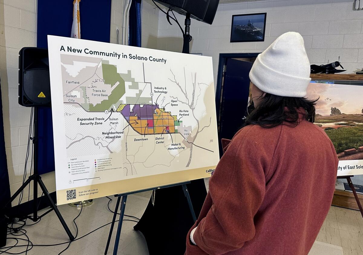 ARCHIVO - Un mapa de una nueva comunidad propuesta en el condado de Solano, California