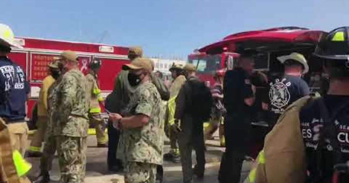 21 heridos al incendiarse un buque militar en San Diego - Los Angeles Times
