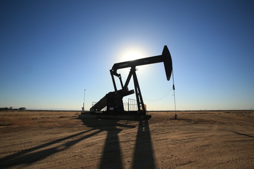 شهرستان کرن حدود 70 درصد از تولید نفت کالیفرنیا را تشکیل می دهد.