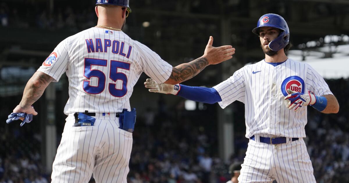 Cachorros blanquean 6-0 a Rockies con jonrones de Suzuki y Young