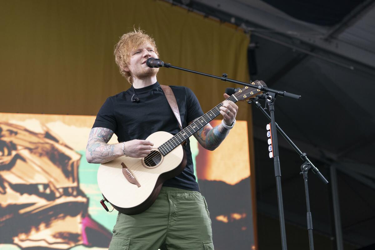 Ed Sheeran actúa en el Festival de Jazz y Patrimonio de Nueva Orleans 2023 el 29 de abril.