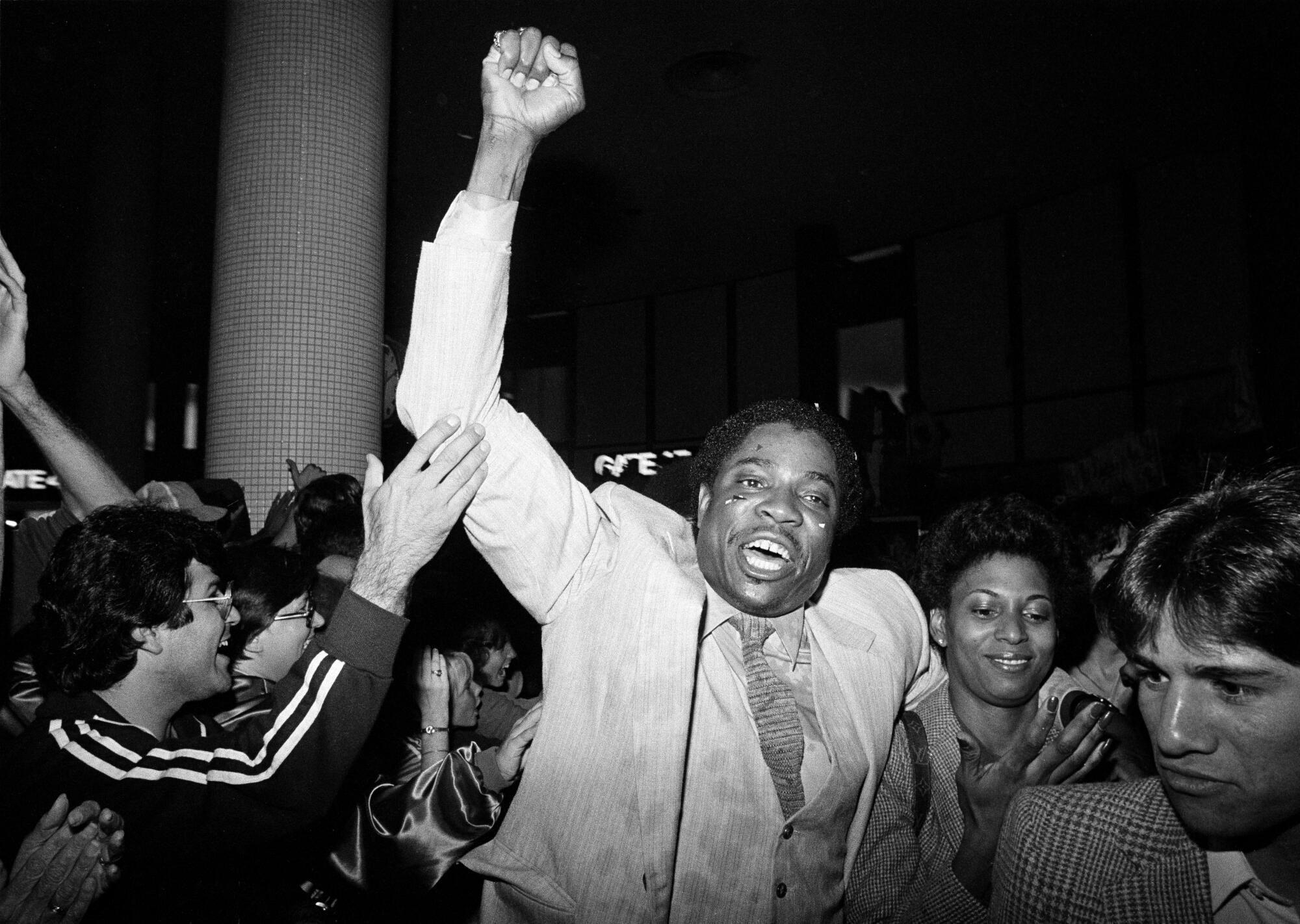 The Dodgers' Dusty Baker and his wife are greeted by fans Oct. 29, 1981, at Los Angeles International Airport.