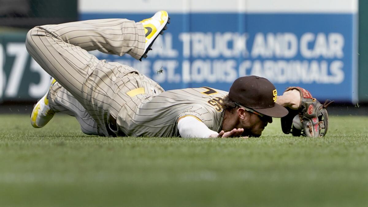 Tatis botches popup, Cards beat Padres 8-7, win 8th straight