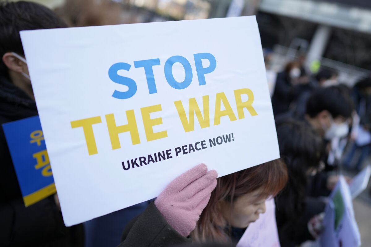 Sign calling for peace in Ukraine