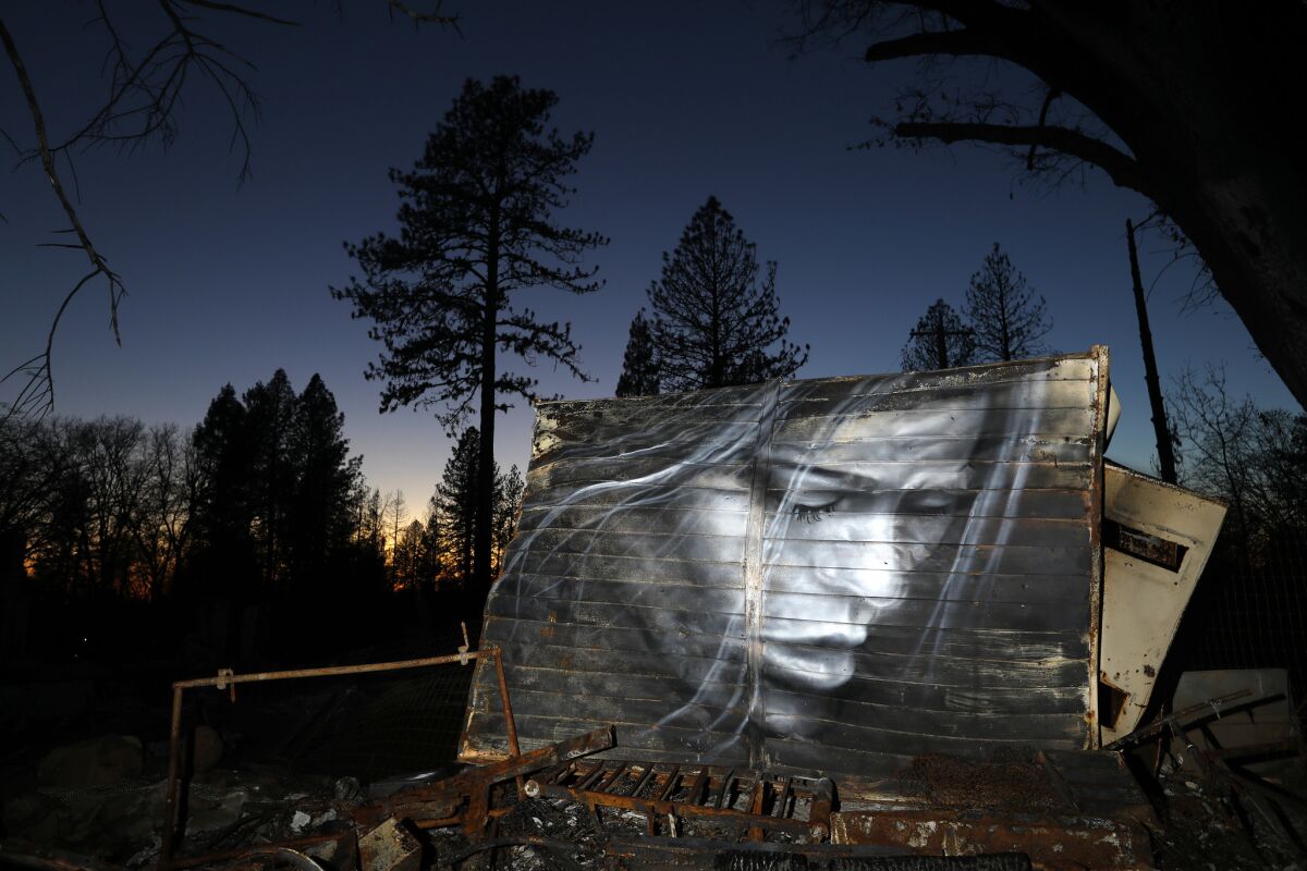 Art by Shane Grammer in Paradise, Calif. (Carolyn Cole / Los Angeles Times)