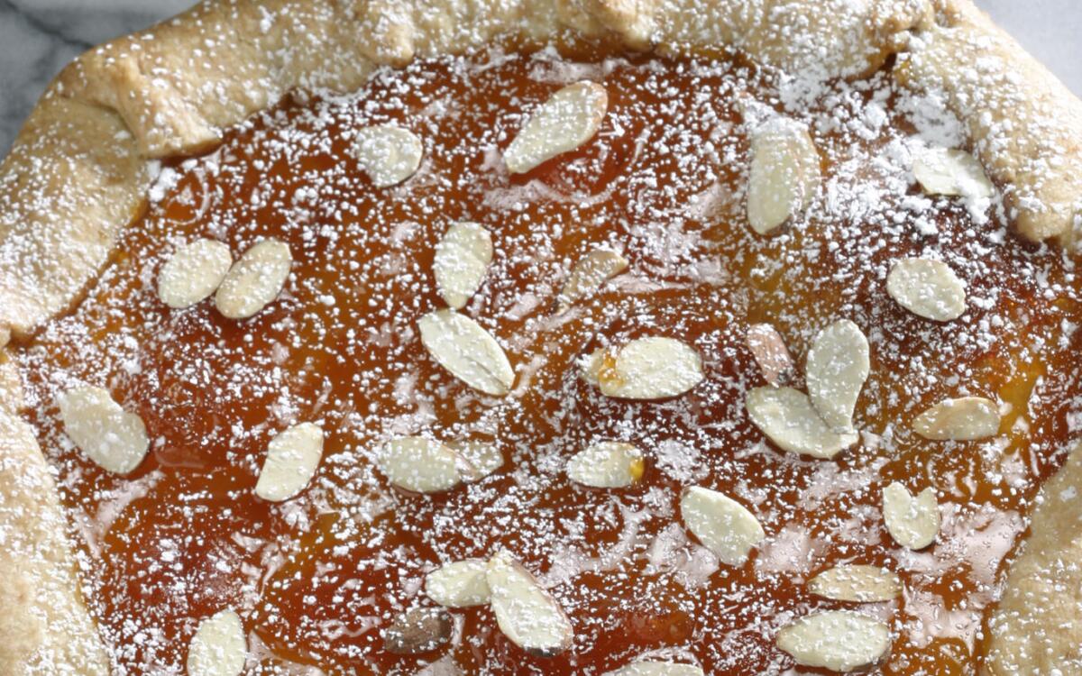 Apricot crostata