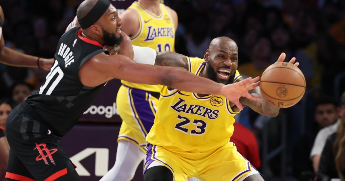 Shorthanded Lakers knock off Durant-less Rockets in playoff opener