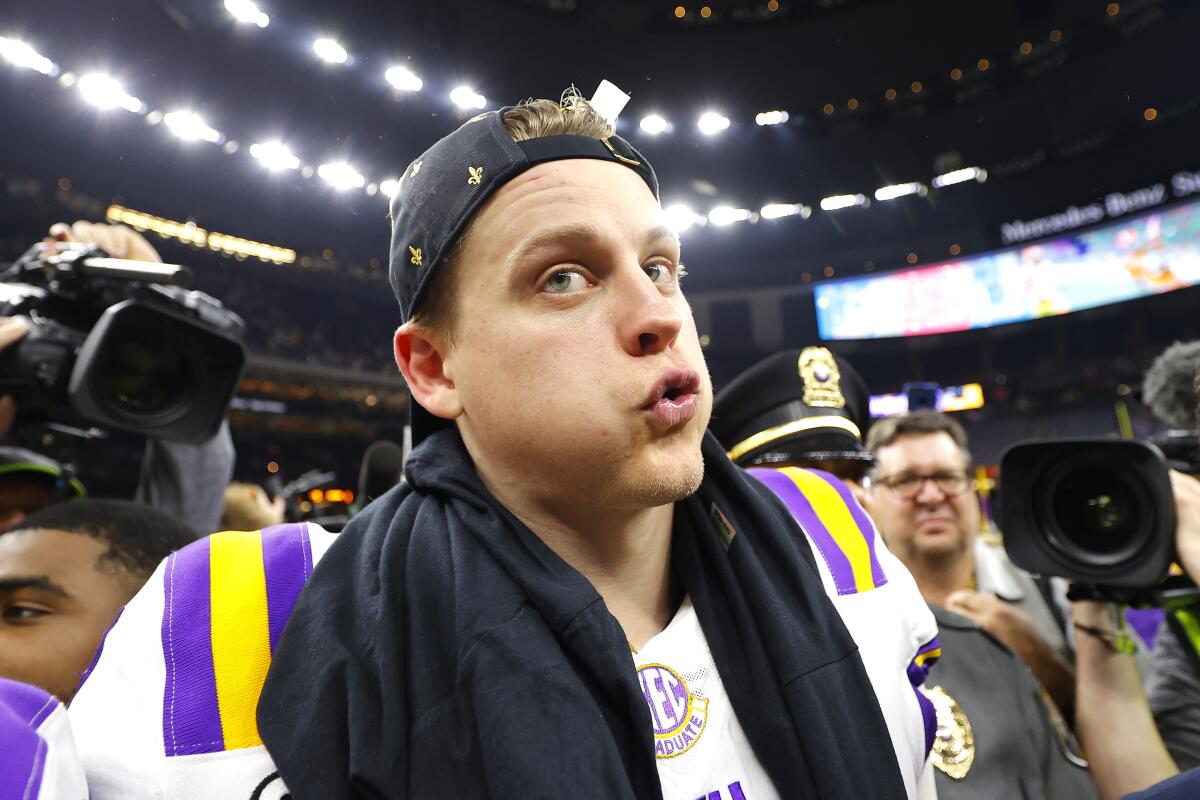 VIDEO: Joe Burrow celebrates LSU's National Championship victory by smoking  cigar