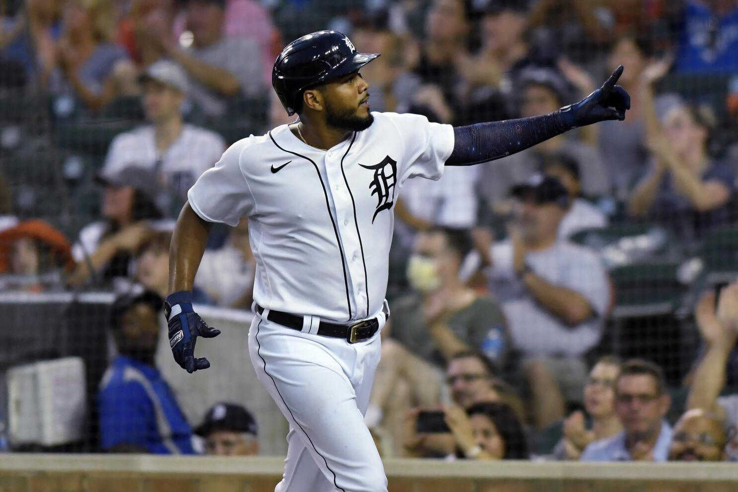 Short hits pinch-hit, three-run homer, Tigers beat Royals