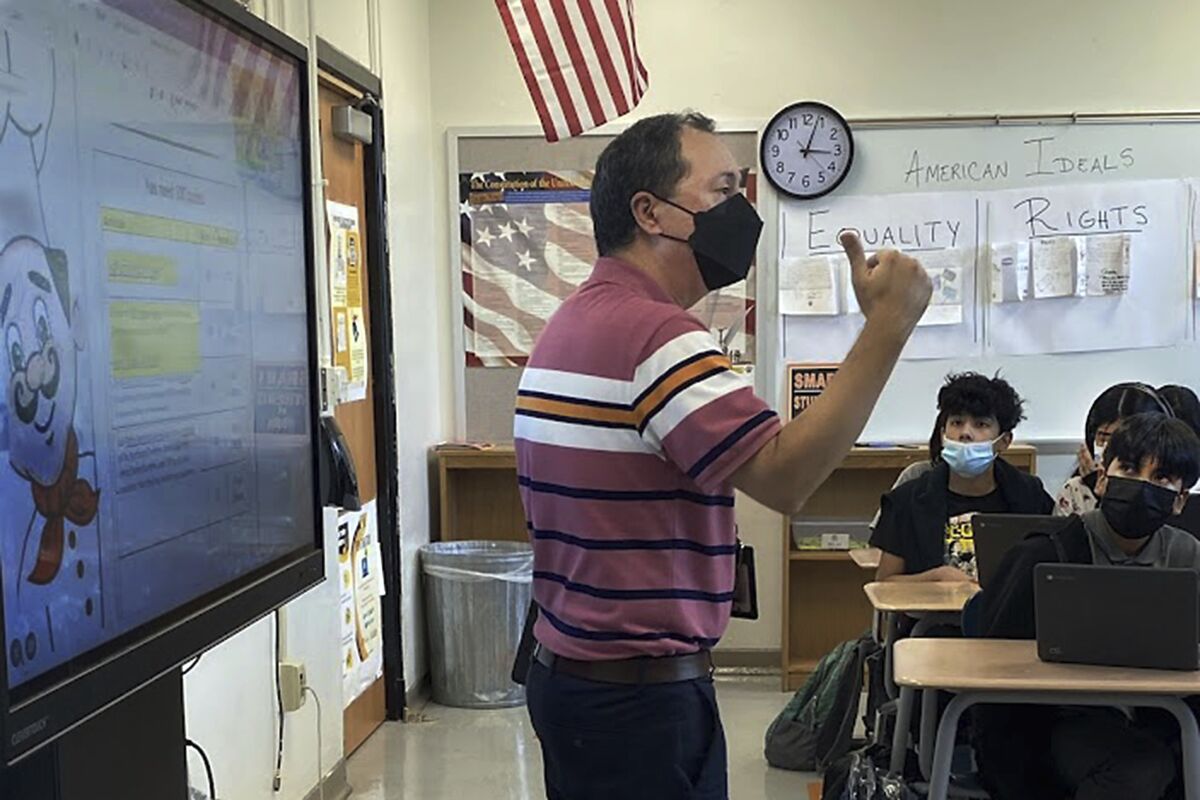 This photo shows Daniel Santos, a middle school history teacher during class, in Houston, in November, 2021. Teachers around the U.S. are confronting classrooms where as many as half of students are absent. That's because they have been exposed to COVID-19 or their families kept them at home out of concern about the surging coronavirus. F (Courtesy Daniel Santos via AP)