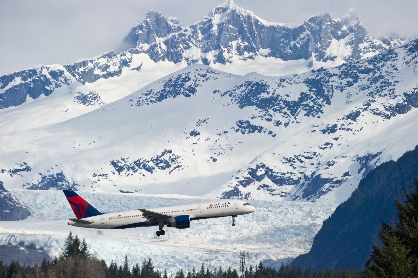 Rating: 71 out of 100.Delta Air Lines came in third and was up from 2013, when it scored 68.