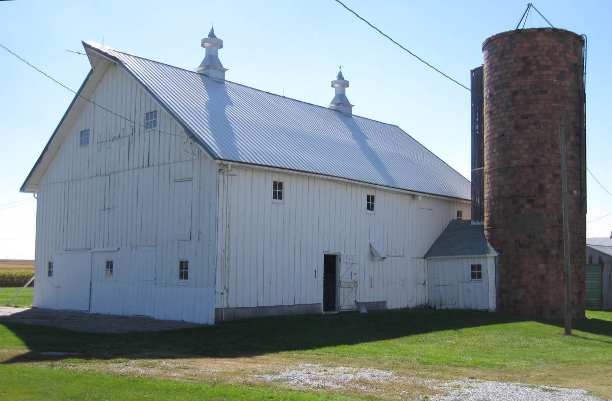 The Rissen barn in Stockton (southeast Iowa) This handsome barn has space for 16 teams of horses on the east side of the barn and 26 milk cow on the west side. Silo and sheds were built in 1917, The west was added in 1961. Photo by Jeffrey Fitz-Randolph.