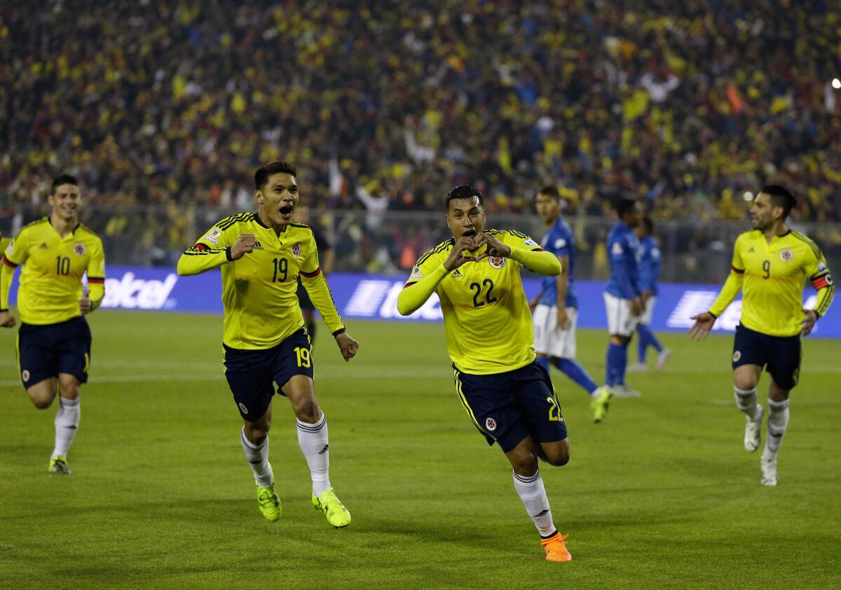 El jugador de Colombia, Jeison Murillo, celebra su gol en la victoria ante Brasil.