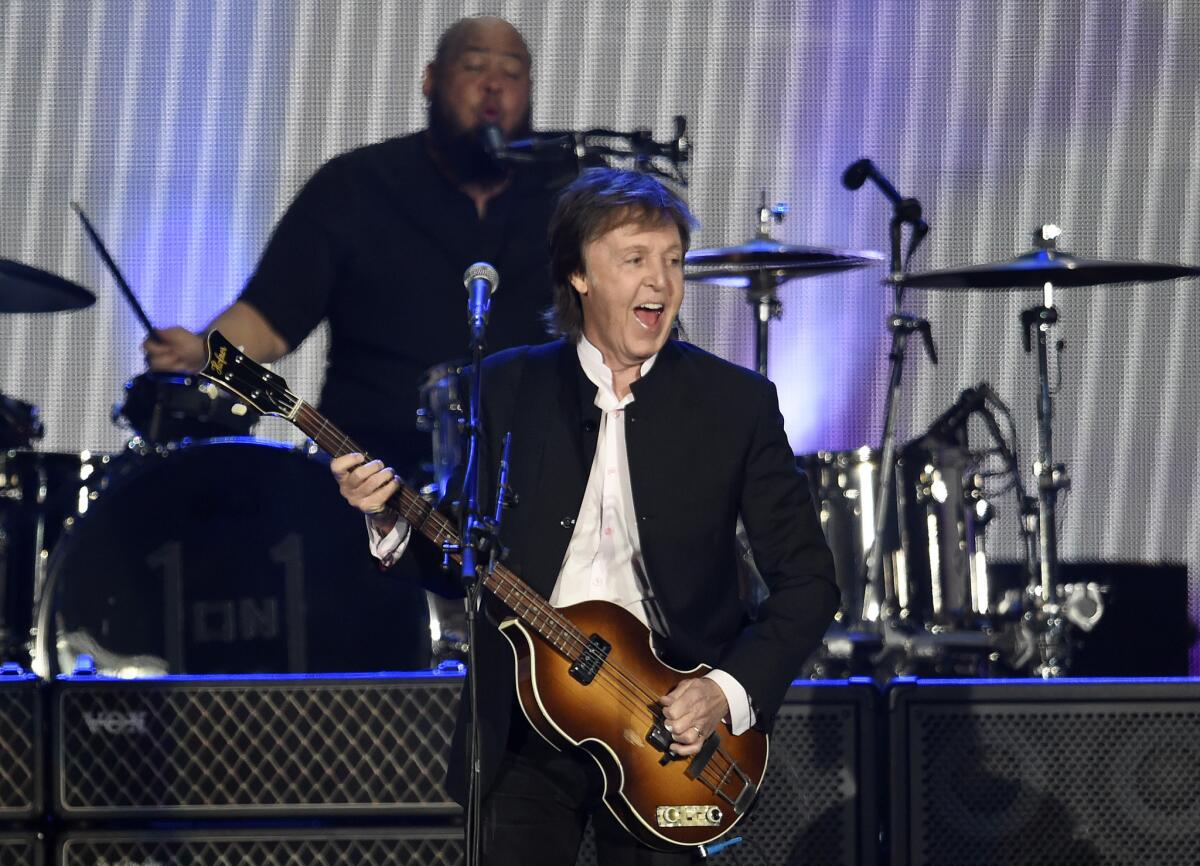Paul McCartney fue la estrella de la segunda jornada del evento, donde interpretó muchas canciones de la legendaria banda The Beatles.