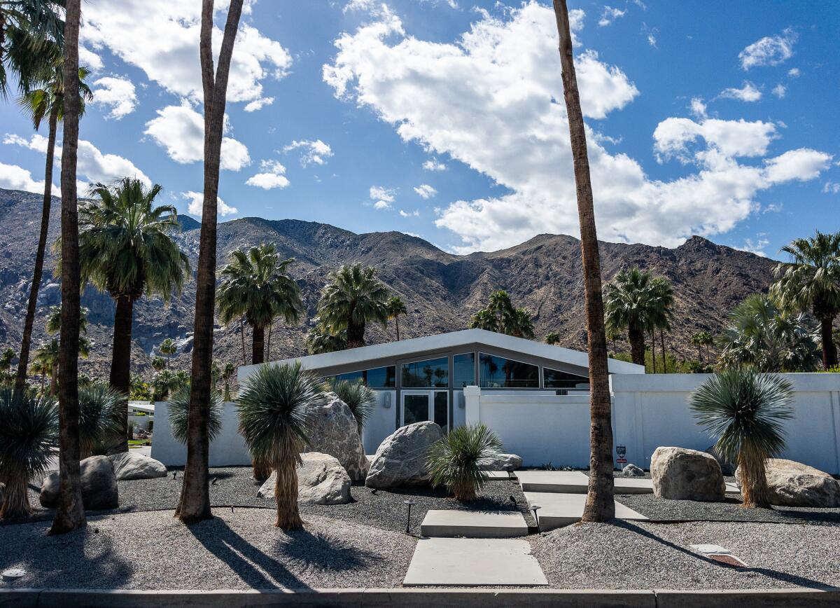 Mid-century modern house in the Vista Las Palmas neighborhood of Palm Springs