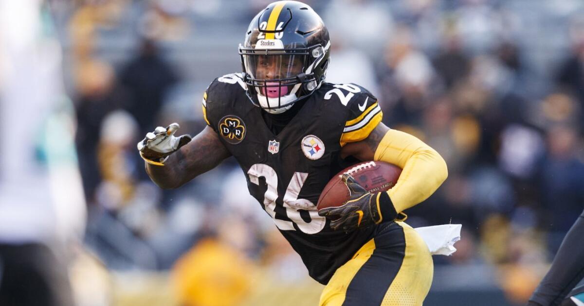 Pittsburgh Steelers' Le'Veon Bell hints at date of return on Twitter