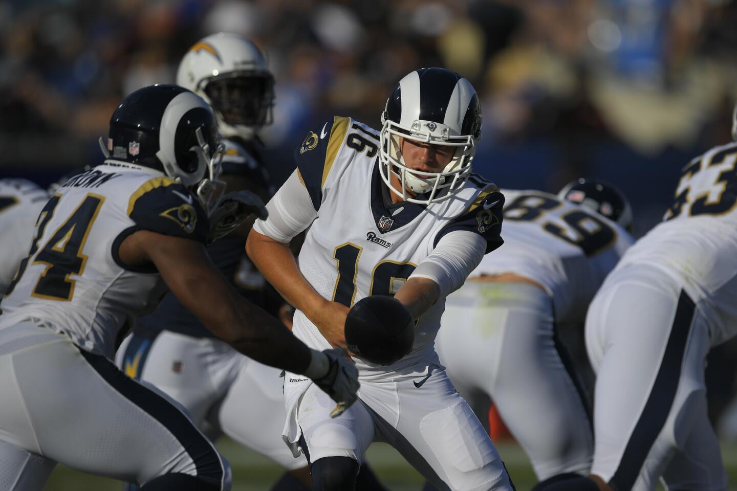 APphoto_Chargers Rams Football