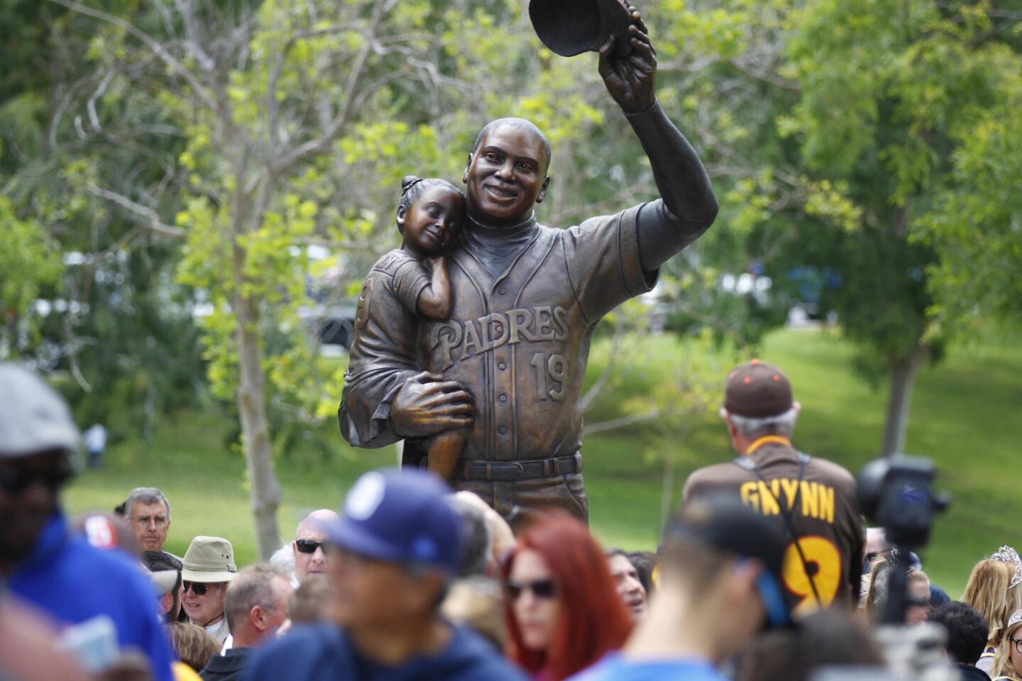 Tony Gwynn Memorial unveiled in Poway - Pacific San Diego