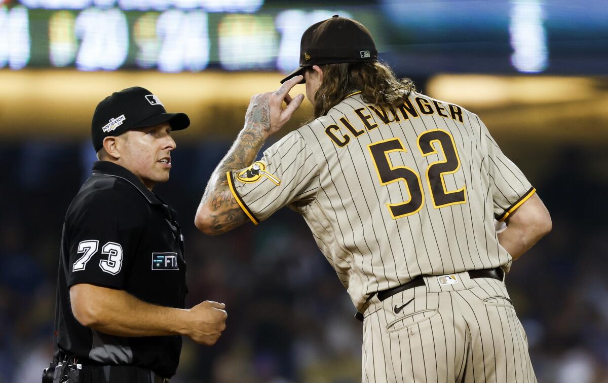 White Sox's Clevinger leaves start against Dodgers with right