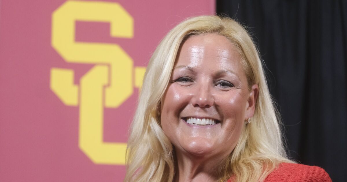 L’USC embauche Jennifer Cohen de Washington pour être sa directrice sportive